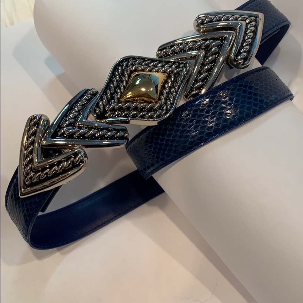 DAME GENUINE SNAKE SKIN BELT BLUE SILVER 32 in.